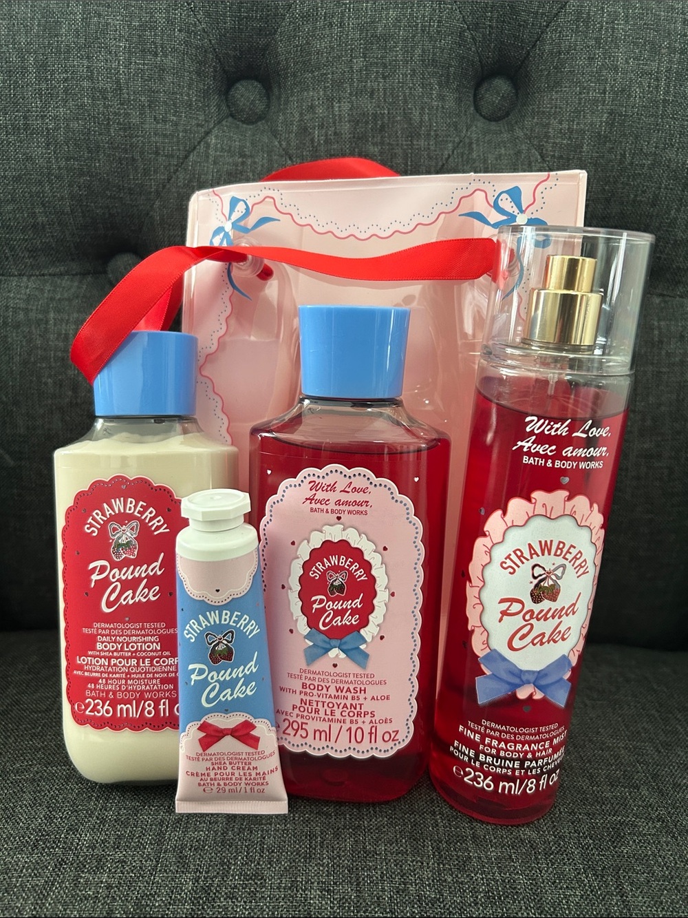 NEW 🆕 Bath & Body Works Strawberry Pound Cake Body Care Gift Set with Tote